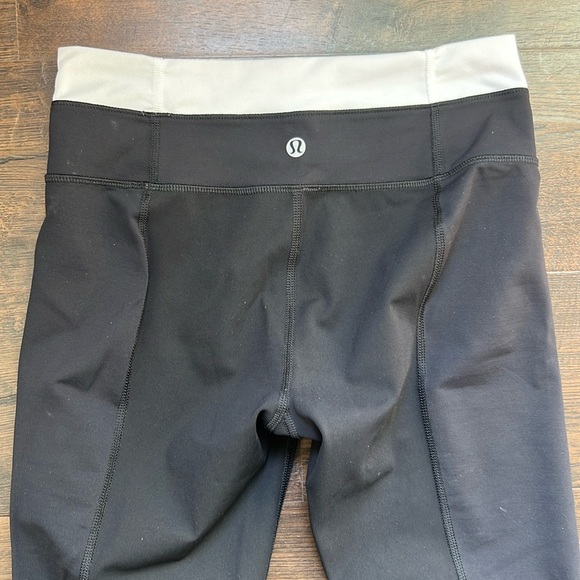 lululemon athletica Bandha Crop Black / White Size 6 - Picture 5 of 5